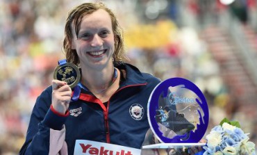 Кэти Ледецки в третий раз подряд становится лучшей пловчихой США