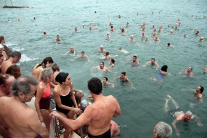 2 janvier 2015 Marseille traditionnelle bain du nouvel an au cercle des nageurs de Marseille