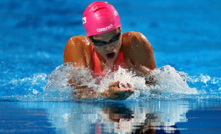 Ефимова плывёт 100 м брассом с 7-м результатом в мире